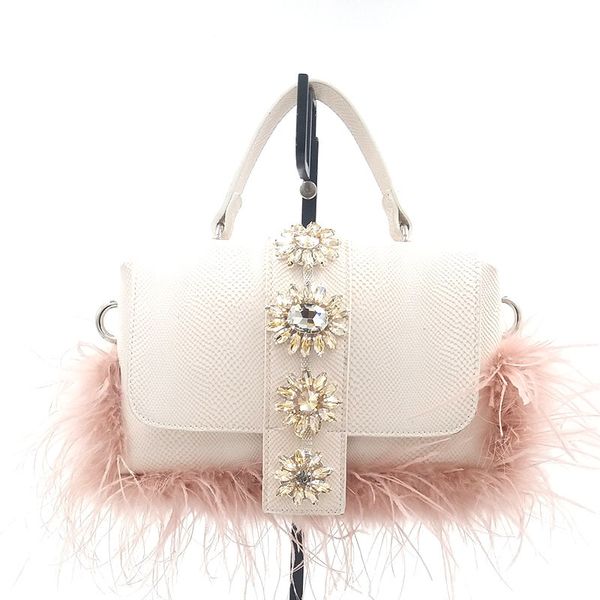 2020 new thailand small group bag fashion women's fashion fur handbag rhinestone feather bag
2020 new thailand small group bag fashion women's fashion fur handbag rhinestone feather bag