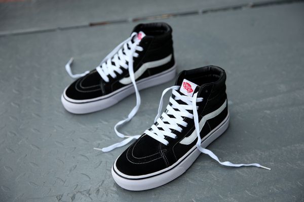 2019 new high-black and white classic men's and women`s shoes couple canvas shoes skateboard shoes