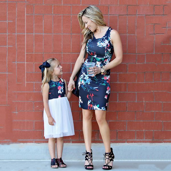 2020 family matching clothes mommy and kids casual flower sleeveless o neck summer mother daughter slim dress, Blue
2020 family matching clothes mommy and kids casual flower sleeveless o neck summer mother daughter slim dress, Blue