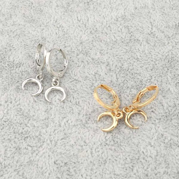 1pair punk simple moon pendant small hoop earrings for women trendy gold siver color geometric mini ear stud female jewelry e659, Golden;silver
1pair punk simple moon pendant small hoop earrings for women trendy gold siver color geometric mini ear stud female jewelry e659, Golden;silver