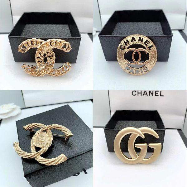 Новая мода броши Изысканный Pearl Luxury Брошь Простые письма Брошь Pins Элегантный женщин Бижутерия Горячая продажа
Новая мода броши Изысканный Pearl Luxury Брошь Простые письма Брошь Pins Элегантный женщин Бижутерия Горячая продажа