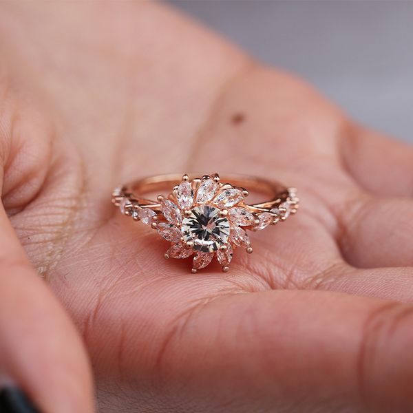 2020 fashion sunflower ring women ring engagement fashion jewelry with full shiny cubiz zircon female ring, Silver
2020 fashion sunflower ring women ring engagement fashion jewelry with full shiny cubiz zircon female ring, Silver