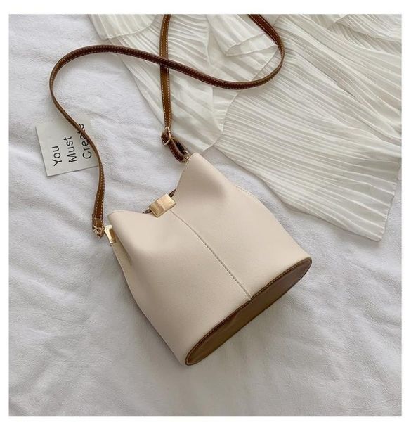 2020 женских сумка новой моды western style bucket bag wild net красного плечо сумка большая емкость простая ниша
2020 женских сумка новой моды western style bucket bag wild net красного плечо сумка большая емкость простая ниша