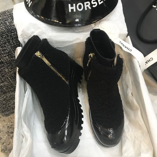 new luxury women's shoes wool snow boots fashion design brand winter women's boots very warm platform few, Black
new luxury women's shoes wool snow boots fashion design brand winter women's boots very warm platform few, Black