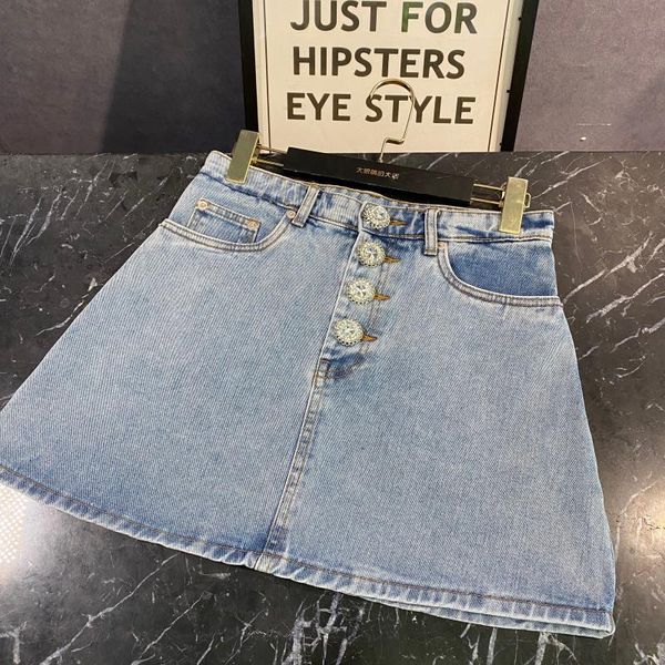 2020 new fashion rhinestone buttons white washed denim a-line skirt women 0502, Black
2020 new fashion rhinestone buttons white washed denim a-line skirt women 0502, Black