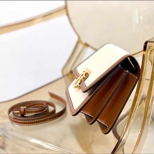 2020 fashion canvas metal accessories ladies one-shoulder bag cross-body bag classic bag
2020 fashion canvas metal accessories ladies one-shoulder bag cross-body bag classic bag
