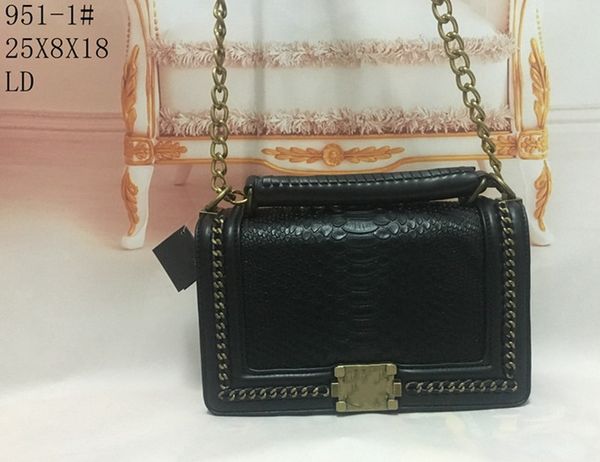 Crocodile leather Women Bag V letters Designer Handbags Luxury quality Lady Shoulder Crossbody Bags fringed women
Crocodile leather Women Bag V letters Designer Handbags Luxury quality Lady Shoulder Crossbody Bags fringed women