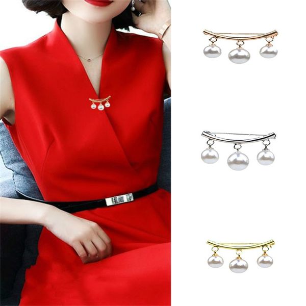 2020 designer brooch air defense simple pearl crystal brooch pin elegant atmosphere of high-end fashion accessories female cardigan jacket j, Gray
2020 designer brooch air defense simple pearl crystal brooch pin elegant atmosphere of high-end fashion accessories female cardigan jacket j, Gray