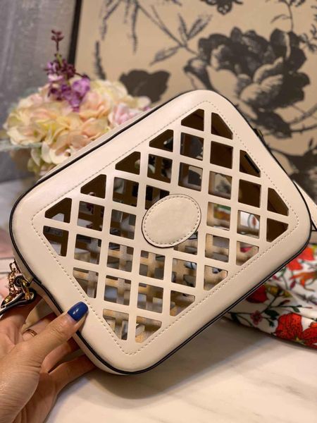новых классических мод белого дизайнера женщины сумок полой ясно ремень crossbody сумка оригинальные сумки кожи плечо небольшого кошелек сум
новых классических мод белого дизайнера женщины сумок полой ясно ремень crossbody сумка оригинальные сумки кожи плечо небольшого кошелек сум