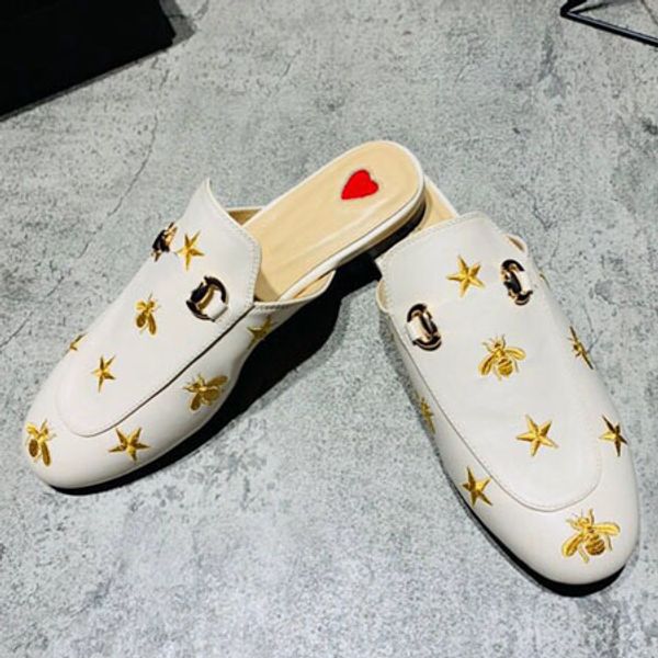 with box woman high-quality slippers brand sandals flat shoe designer shoes slide basketball shoes casual shoes flip flops by toy99 c05, Black;red
with box woman high-quality slippers brand sandals flat shoe designer shoes slide basketball shoes casual shoes flip flops by toy99 c05, Black;red