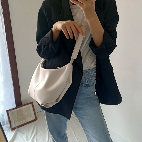 2020 new shoulder bag women's casual fashion korean version oblique cross bag large capacity
2020 new shoulder bag women's casual fashion korean version oblique cross bag large capacity
