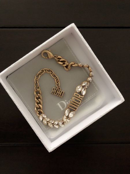 r new horse eye drill bracelet classic letters luxury women wear very comfortable multi-power recommended, White
r new horse eye drill bracelet classic letters luxury women wear very comfortable multi-power recommended, White