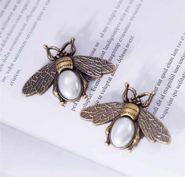 fashion- new retro big bee brooch female accessories tide hornet beetle korean version of shawl buckle silk scarf buckle, Gray
fashion- new retro big bee brooch female accessories tide hornet beetle korean version of shawl buckle silk scarf buckle, Gray