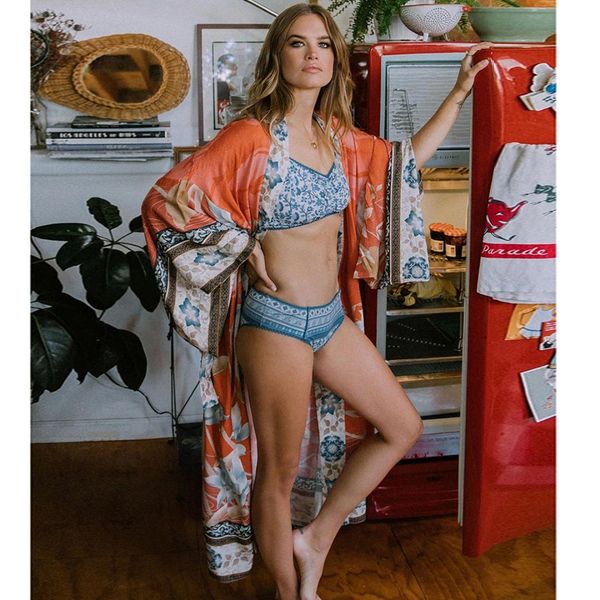 2019 summer women kimono bohemian long sleeve batwing sleeve floral print loose open stitch long jacket kimono vintage beach, Black;brown
2019 summer women kimono bohemian long sleeve batwing sleeve floral print loose open stitch long jacket kimono vintage beach, Black;brown