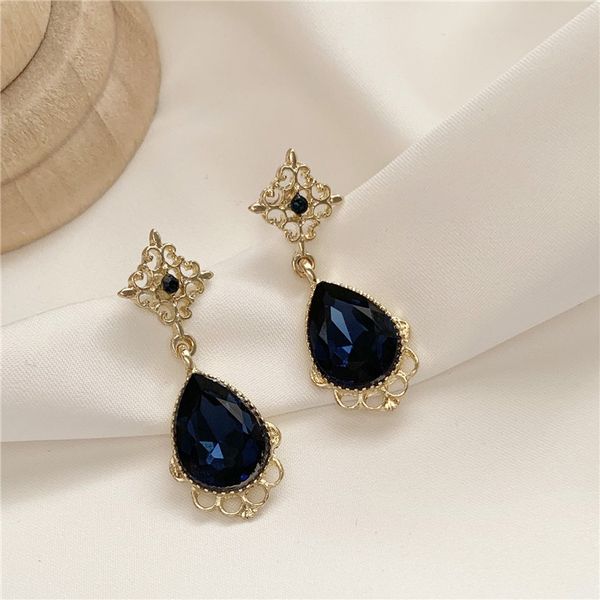 selling s925 silver needle temperament simple atmosphere noble retro water drop gemstone girl personality fashion earrings, Golden;silver
selling s925 silver needle temperament simple atmosphere noble retro water drop gemstone girl personality fashion earrings, Golden;silver
