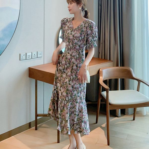 summer 2020 new women vintage floral printed chiffon long dress v-neck high waist holiday boho beach mermaid dress femme robe, Black;gray
summer 2020 new women vintage floral printed chiffon long dress v-neck high waist holiday boho beach mermaid dress femme robe, Black;gray