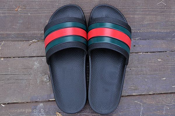 High quality designer men's and women's summer rubber sandals beach slip fashion wear white black slippers indoor shoes
High quality designer men's and women's summer rubber sandals beach slip fashion wear white black slippers indoor shoes
