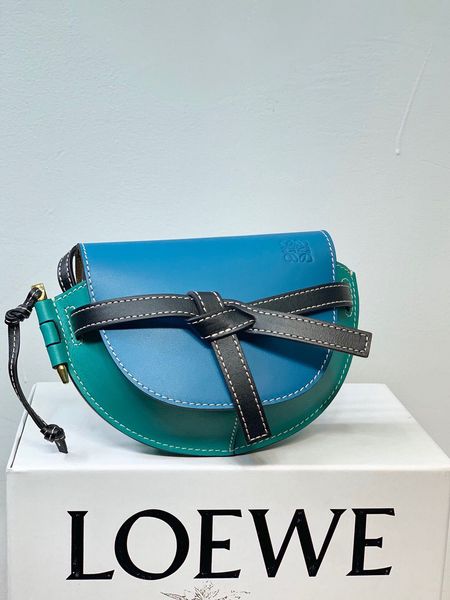 new women's one-shoulder bag 7a high-end custom quality diagonal cross bag fashion trend leisure style silver metal accessories with lo
new women's one-shoulder bag 7a high-end custom quality diagonal cross bag fashion trend leisure style silver metal accessories with lo