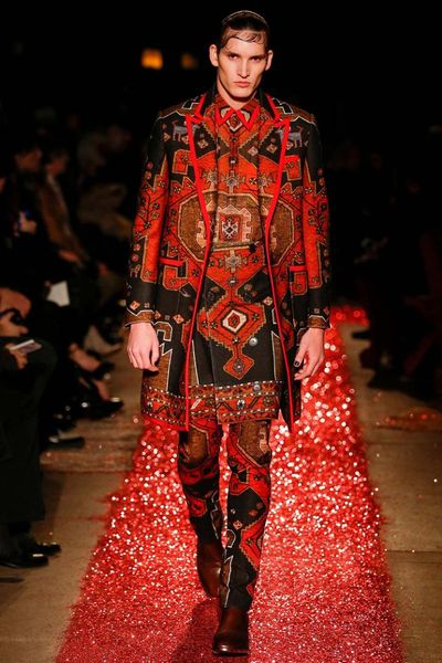 2019 new right zhi-long catwalk with paragraph wu yifan nightclub dj graffiti male singer suit stage costumes fast delivery, Black;red
2019 new right zhi-long catwalk with paragraph wu yifan nightclub dj graffiti male singer suit stage costumes fast delivery, Black;red