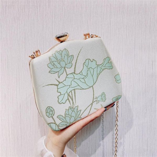 embroidery flowers design women heart clutch evening bags gold chain shoulder bags girls handbags purses for ladies party
embroidery flowers design women heart clutch evening bags gold chain shoulder bags girls handbags purses for ladies party