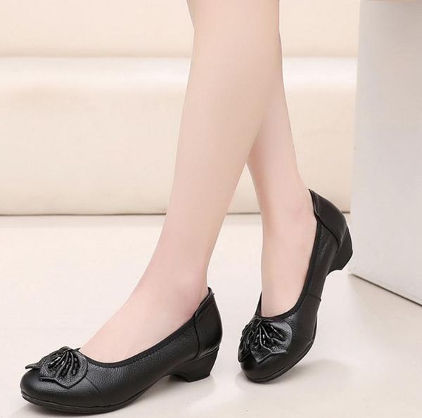 send 2018 spring and autumn new style mother's middle heelslope heel middle age and old age women shoes, Black
send 2018 spring and autumn new style mother's middle heelslope heel middle age and old age women shoes, Black
