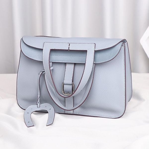 elegant2019 head guangzhou layer cowhide handbag single shoulder messenger woman bag saddle package
elegant2019 head guangzhou layer cowhide handbag single shoulder messenger woman bag saddle package