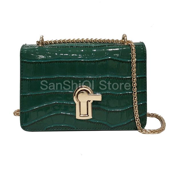 vintage fashion mini crocodile pattern bag 2019 new quality leather women's designer handbag lock chain shoulder messenger bag
vintage fashion mini crocodile pattern bag 2019 new quality leather women's designer handbag lock chain shoulder messenger bag
