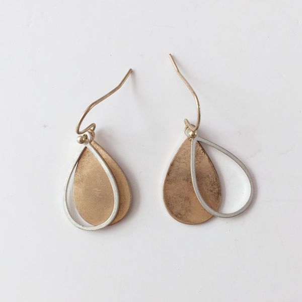 trendy new fashiontwo tone gold silver teardrop small drop earrings for women classic kite geometric jewelry accessories
trendy new fashiontwo tone gold silver teardrop small drop earrings for women classic kite geometric jewelry accessories