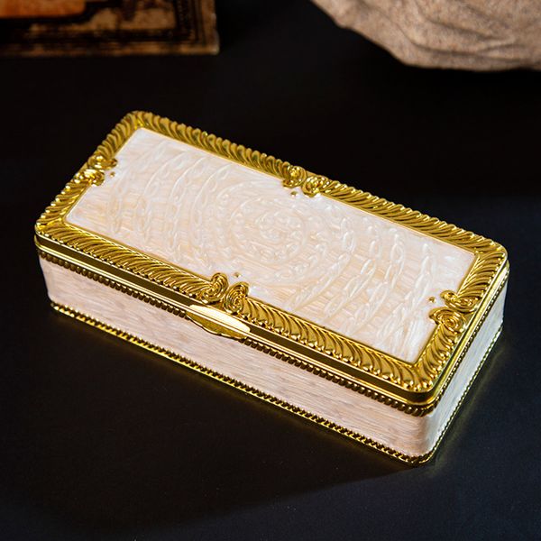 vintage zinc alloy rectangle jewelry box trinkets case rimmed engraved metal box treasure chest, Pink;blue
vintage zinc alloy rectangle jewelry box trinkets case rimmed engraved metal box treasure chest, Pink;blue