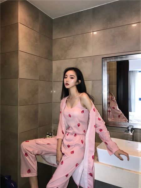 early autumn korean version of the camisole loose trousers cardigan pajamas casual home service three-piece ladies, Black;red
early autumn korean version of the camisole loose trousers cardigan pajamas casual home service three-piece ladies, Black;red