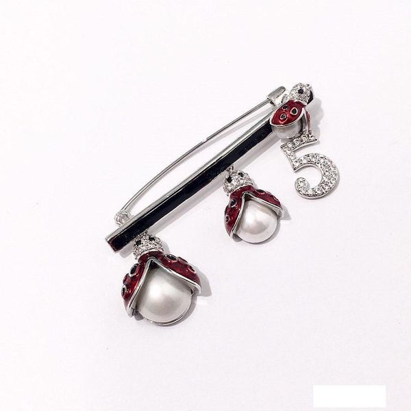 luxury letter design brooches girls fashion pearl brooch womens dress brooches hiphop fine jewelry fashion lover gift, Gray 
luxury letter design brooches girls fashion pearl brooch womens dress brooches hiphop fine jewelry fashion lover gift, Gray