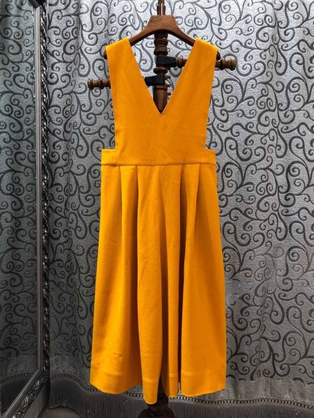 early spring 2020 new women's deep v-neck solid decoration off shoulder sleeveless wide leg one-piece and shorts 1220, Black;white
early spring 2020 new women's deep v-neck solid decoration off shoulder sleeveless wide leg one-piece and shorts 1220, Black;white