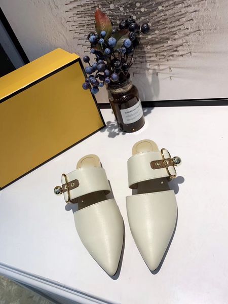 2020 new arrival women's fashion flat slippers girls casual black white pointed toe beading sandals leather lady outdoor summer size 40
2020 new arrival women's fashion flat slippers girls casual black white pointed toe beading sandals leather lady outdoor summer size 40