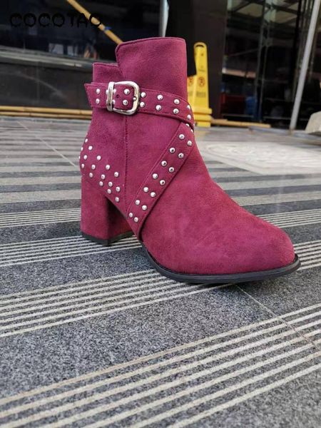 2019 autumn and winter fashion handsome belt buckle rivet with comfortable plus velvet warm women's boots short boots, Black
2019 autumn and winter fashion handsome belt buckle rivet with comfortable plus velvet warm women's boots short boots, Black