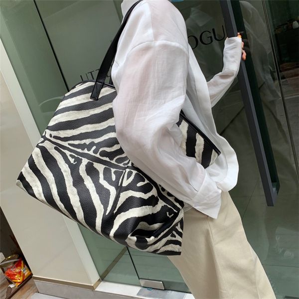 large capacity women bags 2020 vintage shopper totes female retro leopard printed travel bags big handbags casual lady hobo bag
large capacity women bags 2020 vintage shopper totes female retro leopard printed travel bags big handbags casual lady hobo bag