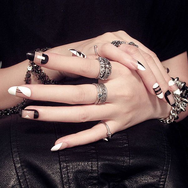 24 pcs/set false nail tips with glue full cover women fake fingernails for nail art, Black
24 pcs/set false nail tips with glue full cover women fake fingernails for nail art, Black