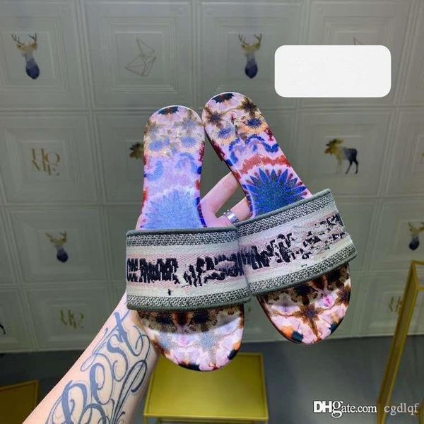 2020 new male slippers sandals on holiday outside a font letters printing female shoes weaving embroidery stuffies flip flops for women, Blue;gray
2020 new male slippers sandals on holiday outside a font letters printing female shoes weaving embroidery stuffies flip flops for women, Blue;gray