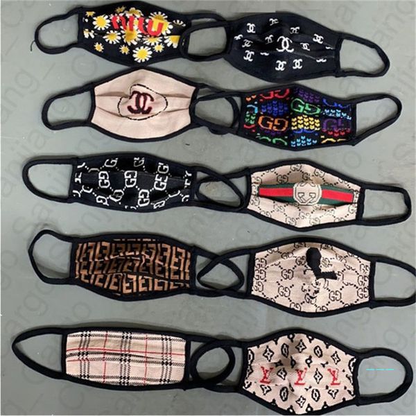 Мужской дизайнер Маска для лица с 2 фильтрами Маски УФ доказательством пыла Велоспорт Спорта Mouth крышка дышащего LUXURY Маской моющейся маской E41101
Мужской дизайнер Маска для лица с 2 фильтрами Маски УФ доказательством пыла Велоспорт Спорта Mouth крышка дышащего LUXURY Маской моющейся маской E41101