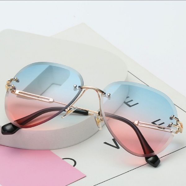 2020 new fashion rimless pilot sunglasses women retro gradient metal frame sunglasses brand designer uv400, White;black
2020 new fashion rimless pilot sunglasses women retro gradient metal frame sunglasses brand designer uv400, White;black