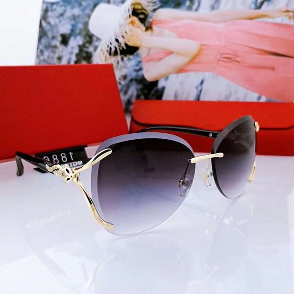 женская дизайнер 2020 summer luxury woman sunglasses adumbral goggle очки uv400 c 1886 3 цвет высококвалифицированные качества с коробкой, White;black
женская дизайнер 2020 summer luxury woman sunglasses adumbral goggle очки uv400 c 1886 3 цвет высококвалифицированные качества с коробкой, White;black
