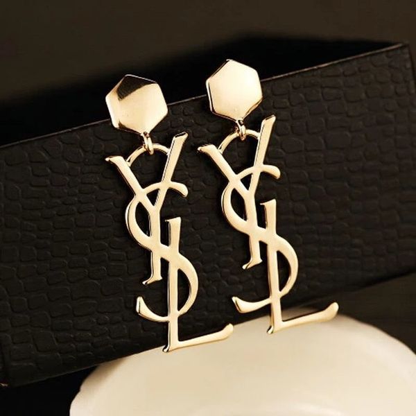 2019famous brand designer stud earrings women rhinestone ear stud earring jewelry accessories with fast shippinga08, Golden;silver
2019famous brand designer stud earrings women rhinestone ear stud earring jewelry accessories with fast shippinga08, Golden;silver