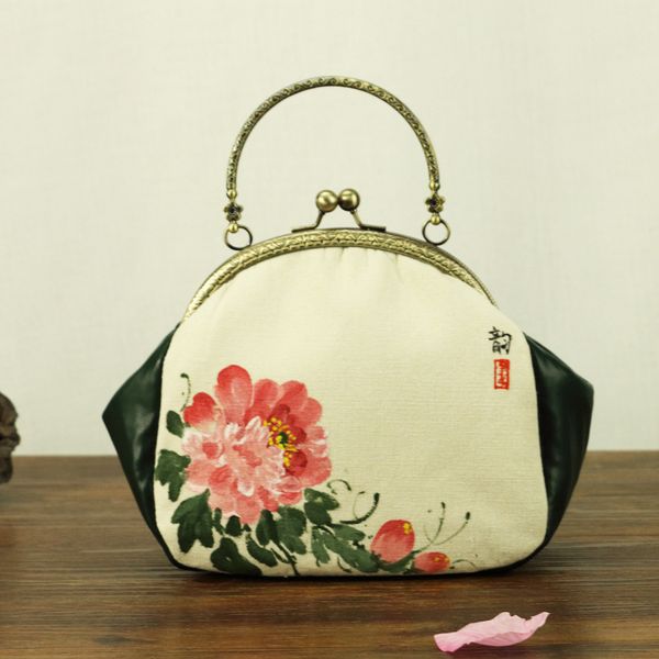 new hand-painted ladies messenger bag literary peony features handmade simple female clutch bag small personality mouth gold
new hand-painted ladies messenger bag literary peony features handmade simple female clutch bag small personality mouth gold