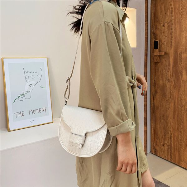 2020 new women's shoulder bag korean version of the stone pattern tide female crossbody coin purse shoulder bag saddle
2020 new women's shoulder bag korean version of the stone pattern tide female crossbody coin purse shoulder bag saddle