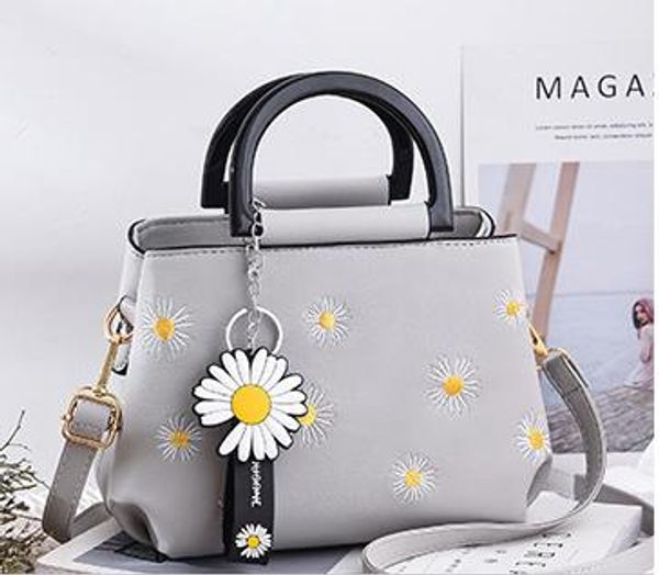 2020 fashion new arrival daisy handbag designer shoulder messenger bag lemon soda female bag trend wild
2020 fashion new arrival daisy handbag designer shoulder messenger bag lemon soda female bag trend wild