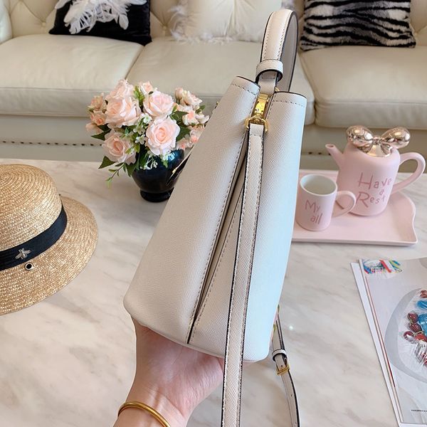 classic brand shoulder bags bucket bag flower printing crossbody bag purse women designer leather handbag
classic brand shoulder bags bucket bag flower printing crossbody bag purse women designer leather handbag