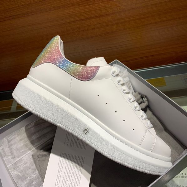 2020 new four seasons classic couple white shoes casual sneakers increase the small white shoes rainbow color
2020 new four seasons classic couple white shoes casual sneakers increase the small white shoes rainbow color