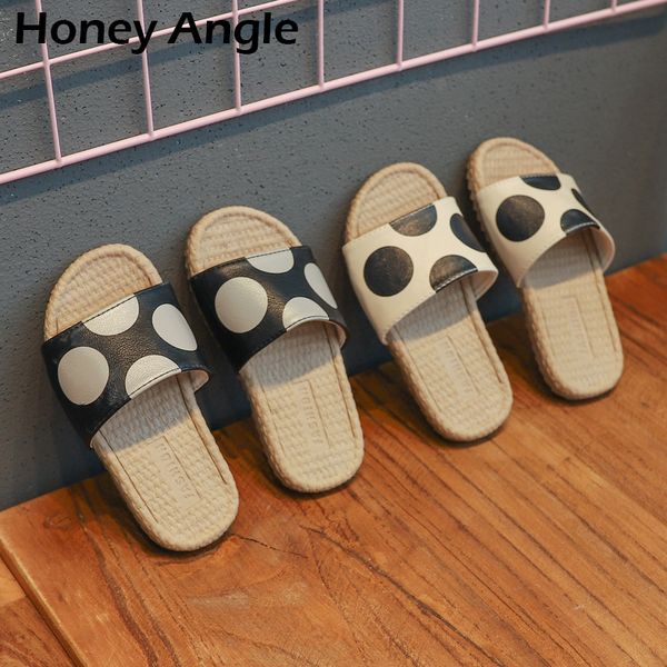 2020 new fashion summer kids slippers for girl boy dot printed casual children slippers korean toddler baby shoes, Black;grey
2020 new fashion summer kids slippers for girl boy dot printed casual children slippers korean toddler baby shoes, Black;grey
