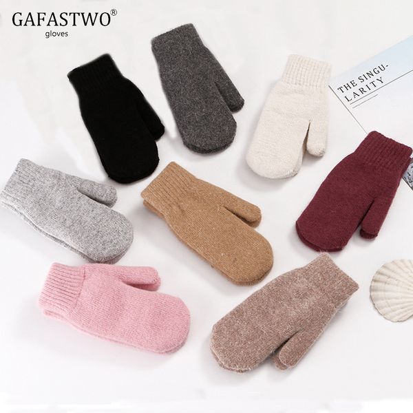 new korean fur gloves female winter solid color all refers to warm couple student gloves, Blue;gray
new korean fur gloves female winter solid color all refers to warm couple student gloves, Blue;gray