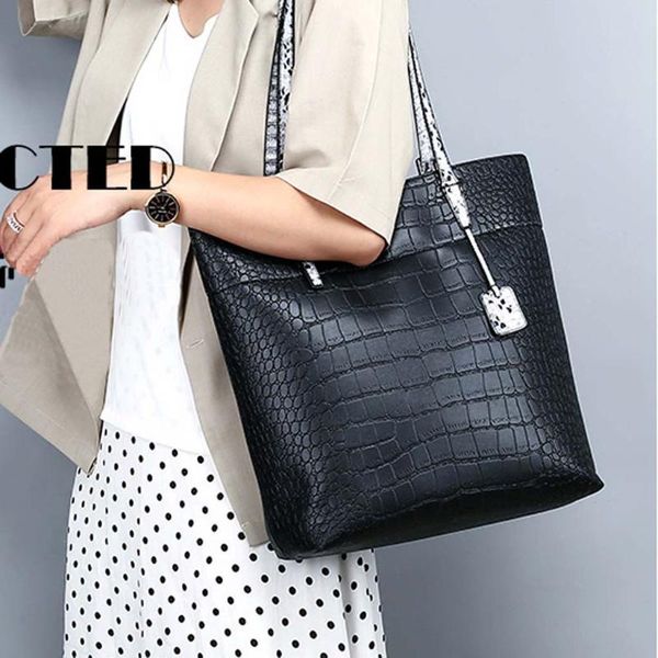 designer bags women bags 2020 retro serpentine leather large shoulder bag travel shopper bolsa feminina
designer bags women bags 2020 retro serpentine leather large shoulder bag travel shopper bolsa feminina