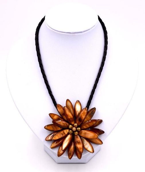fashion handmade freshwater pearl brown sea shell flower leather necklace, Golden;silver
fashion handmade freshwater pearl brown sea shell flower leather necklace, Golden;silver